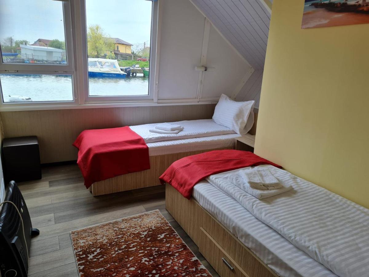 Hotel Plutitor Casa Pescarilor Sulina Ngoại thất bức ảnh